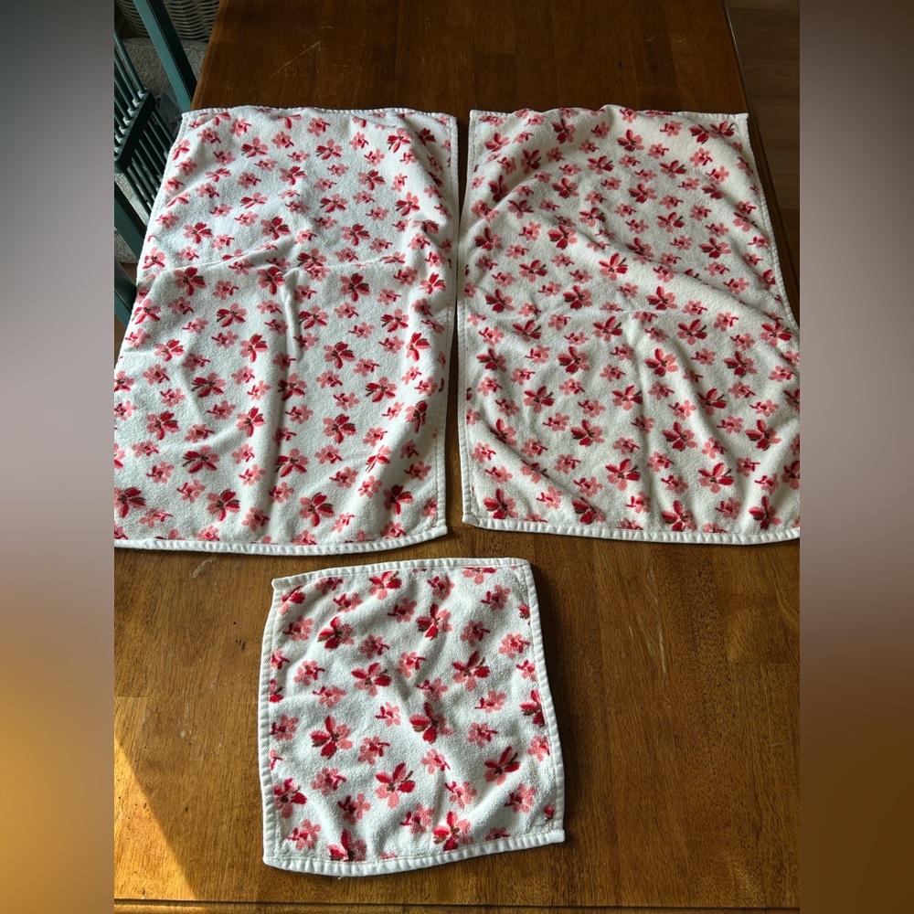 Vintage DKNY Magnolia Bud Peach Hand Towel/Washcloth Set Luxury Cotton Floral